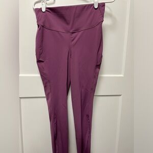 EUC! Women’s Lululemon cropped leggings. Size 10. Purple.